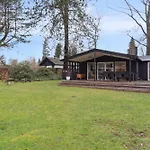 Relaxing Sanctuary In Desirable Area *