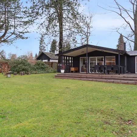 Relaxing Sanctuary In Desirable Area *