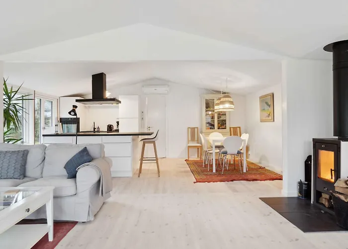 Relaxing Sanctuary In Desirable Area *